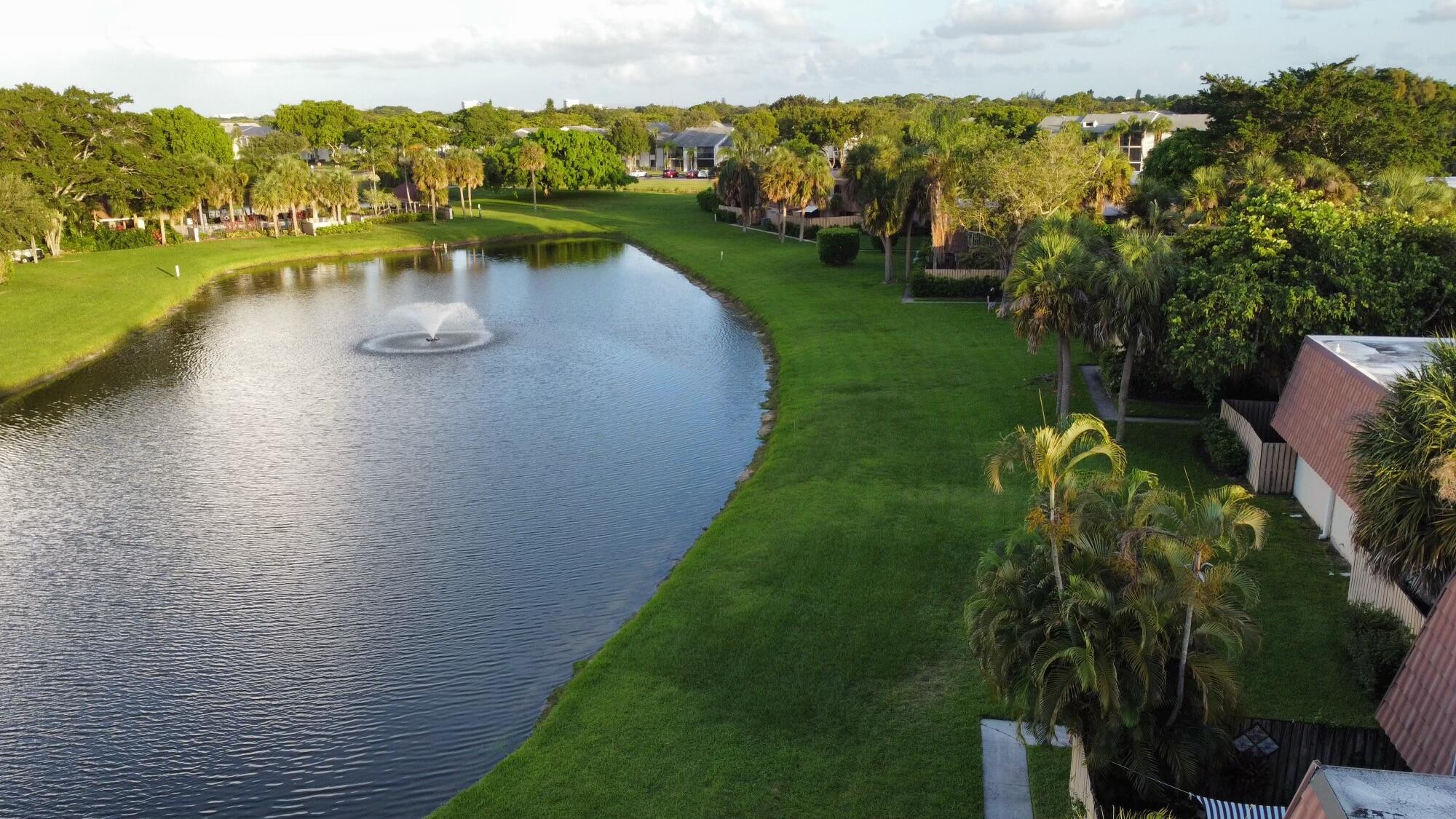 804 Blue Ridge Circle West Palm Beach, FL 33409 - Photo 2 of 5 RemoteMediaFile_6553812_0_2022_07_08_19_