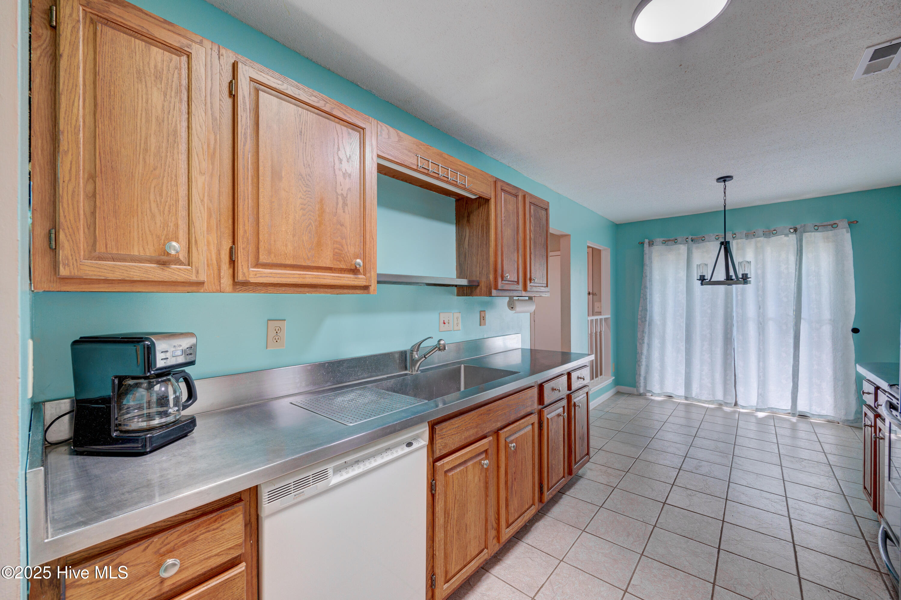 103 Holly Tree Lane Hampstead, NC 28443 - Photo 14 of 36 Kitchen