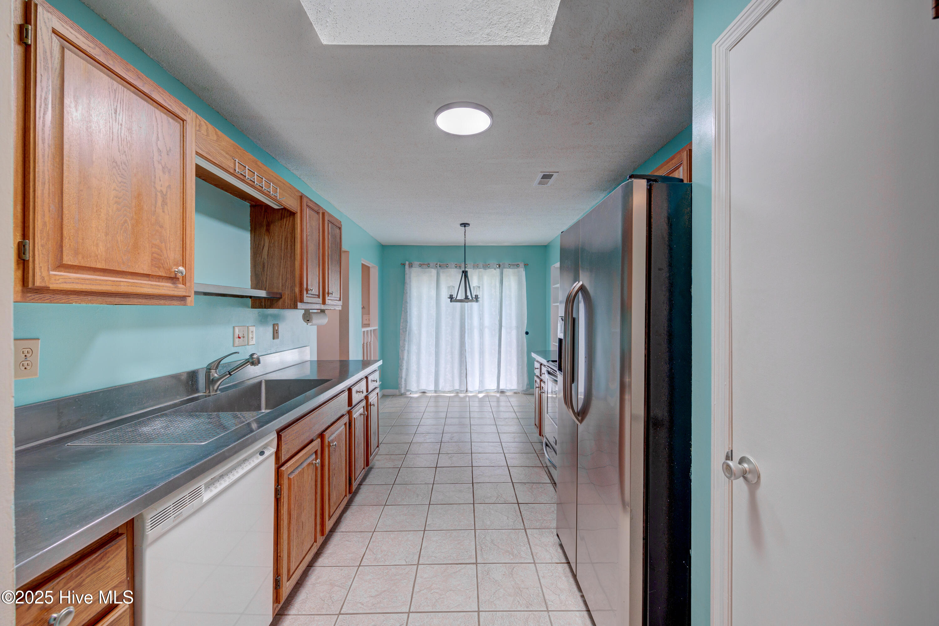 103 Holly Tree Lane Hampstead, NC 28443 - Photo 15 of 36 Kitchen