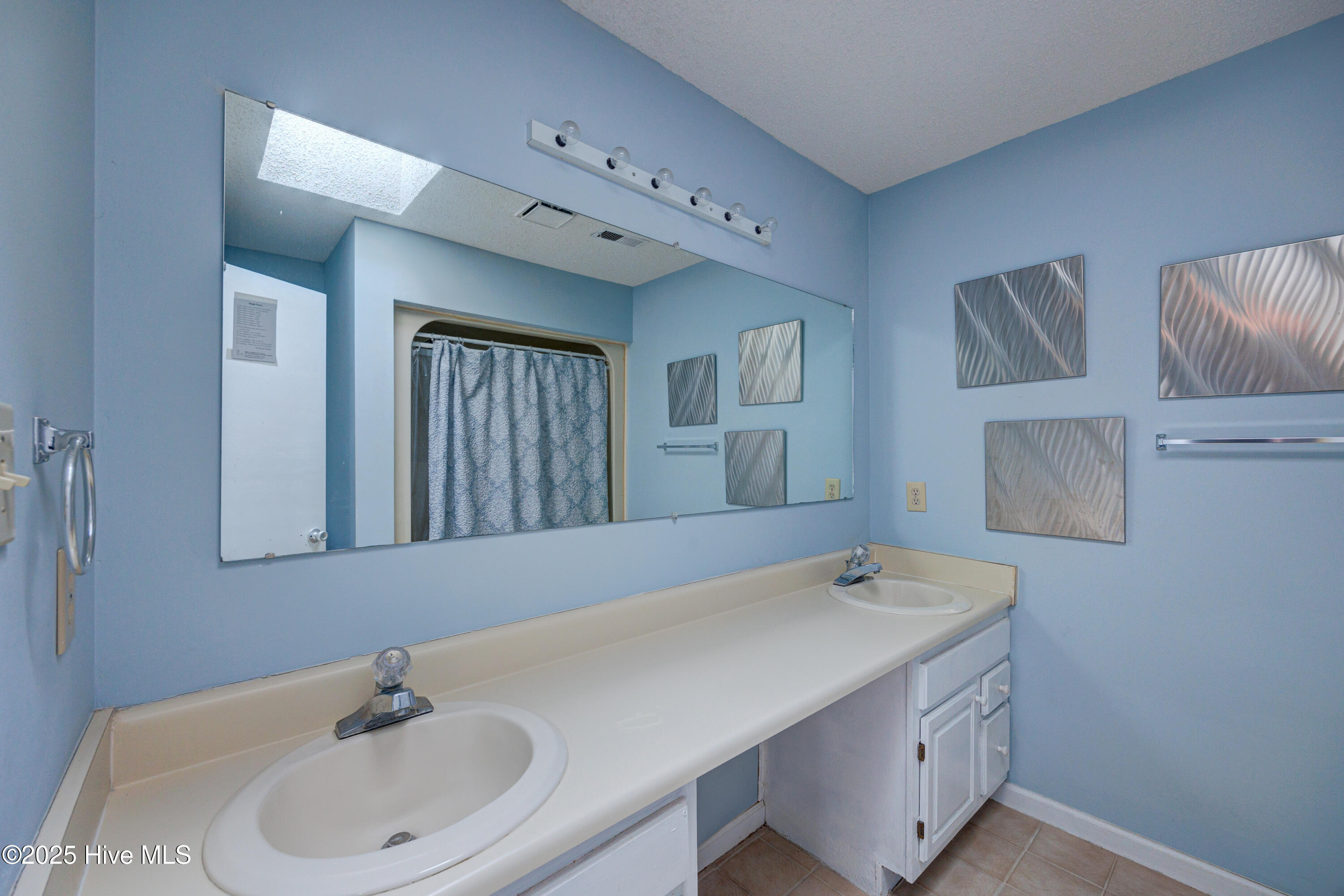 103 Holly Tree Lane Hampstead, NC 28443 - Photo 25 of 36 Primary Bath