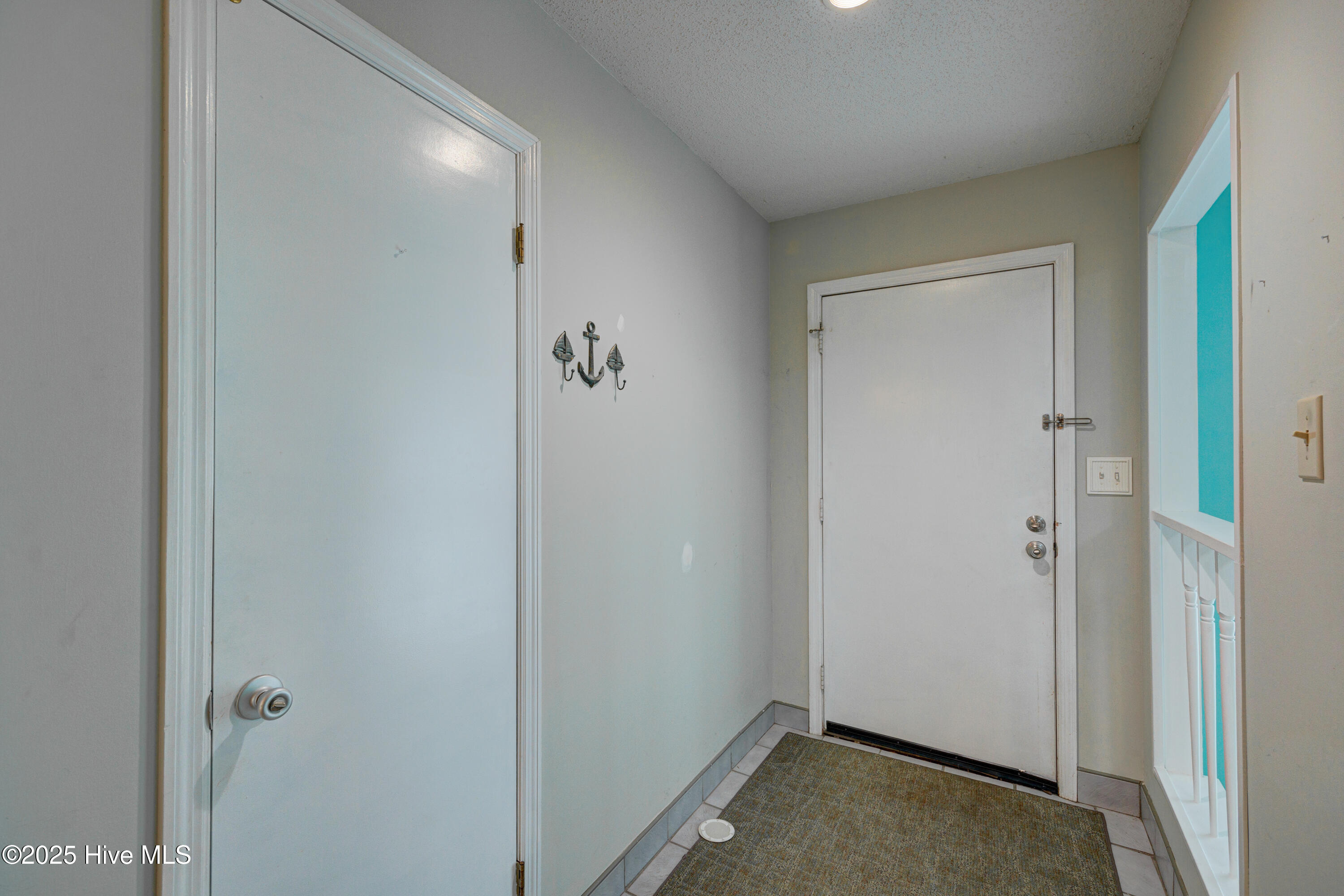 103 Holly Tree Lane Hampstead, NC 28443 - Photo 7 of 36 Foyer