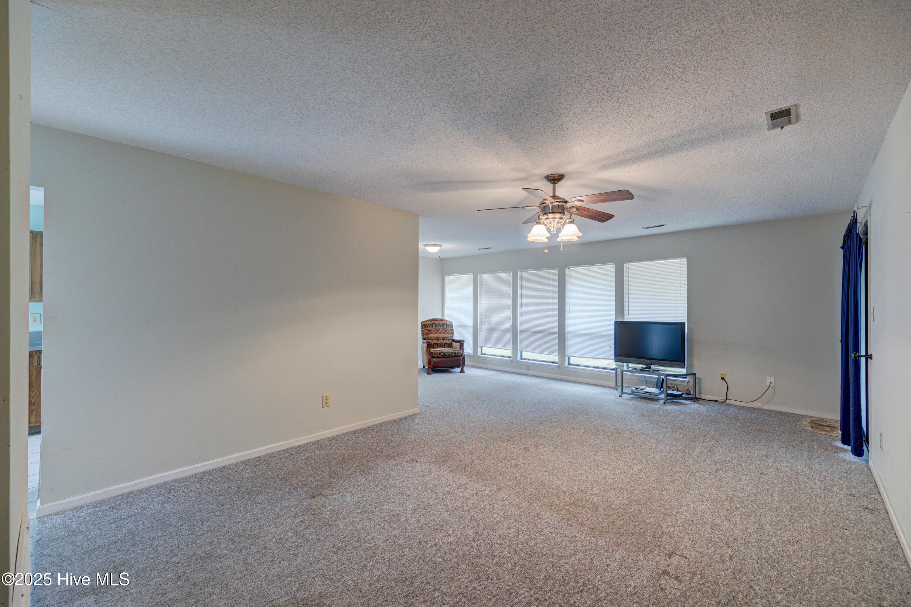 103 Holly Tree Lane Hampstead, NC 28443 - Photo 9 of 36 Living Room