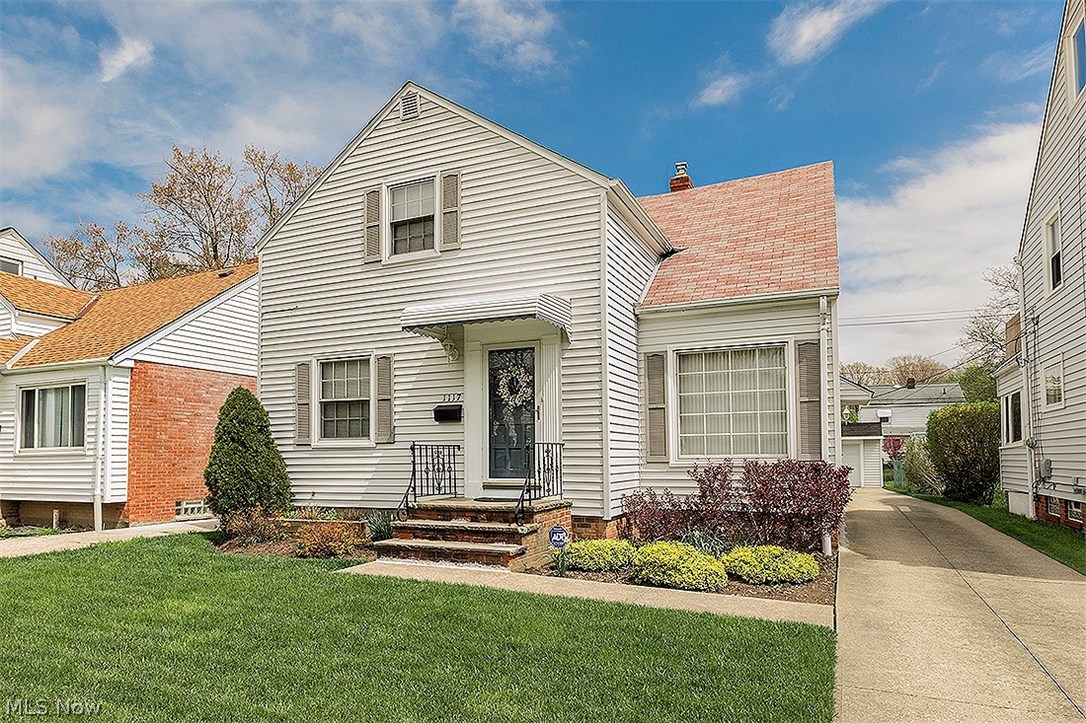 1117 Winston Road Cleveland, OH 44121 - Photo 1 of 31