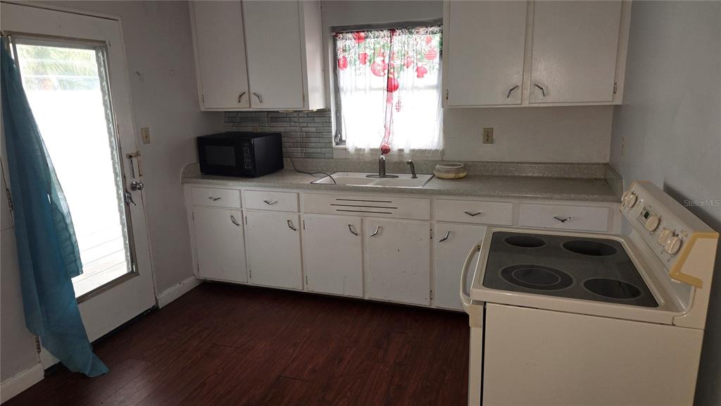 315 Shore Road Nokomis, FL 34275 - Photo 3 of 5