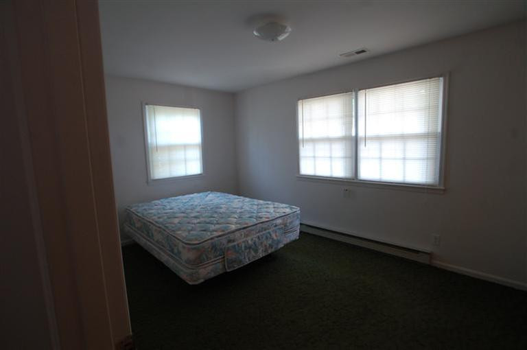 2180 Harris Ferry Road Irvine, KY 40336 - Photo 14 of 27 Large bedroom on main floor!