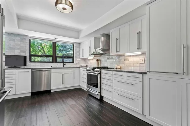 $975,000 | 20413 Crickett Lane, Lenexa, KS 66220