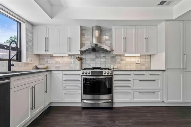 $975,000 | 20413 Crickett Lane, Lenexa, KS 66220