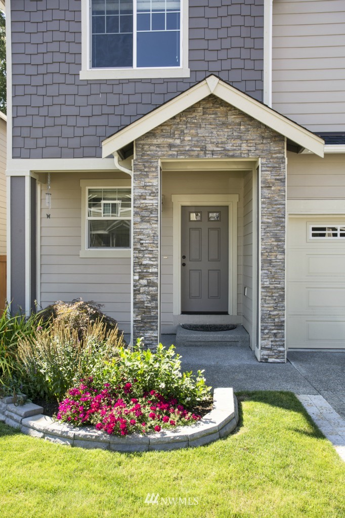 267 Graham Avenue Northeast Renton, WA 98059 - Photo 2 of 11 Gallery Image 2