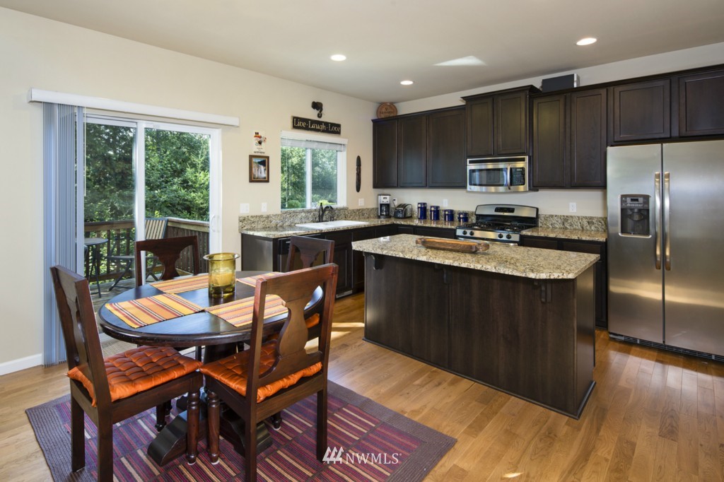 267 Graham Avenue Northeast Renton, WA 98059 - Photo 3 of 11 Gallery Image 3