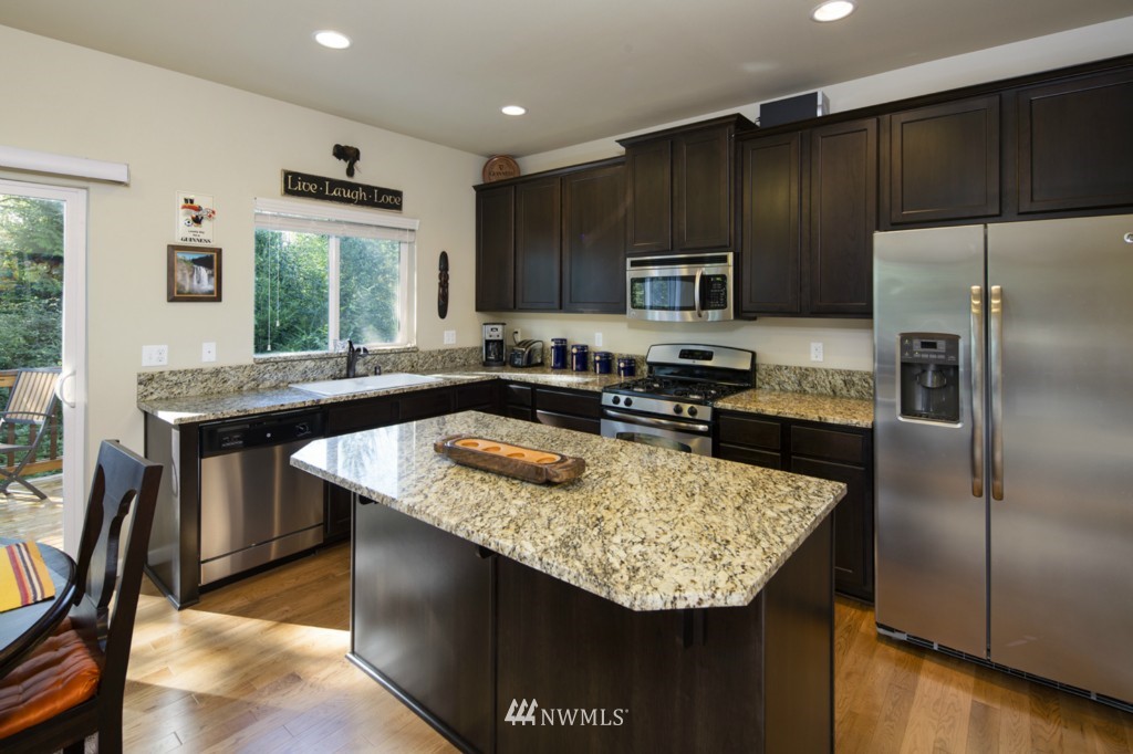 267 Graham Avenue Northeast Renton, WA 98059 - Photo 4 of 11 Gallery Image 4