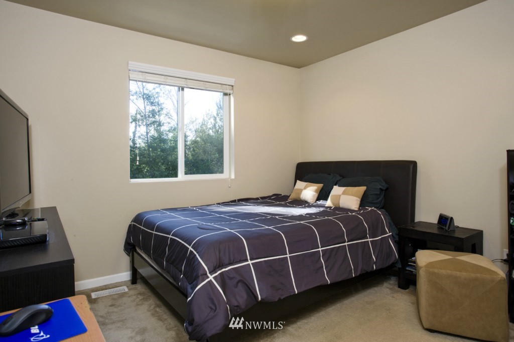 267 Graham Avenue Northeast Renton, WA 98059 - Photo 8 of 11 Gallery Image 8