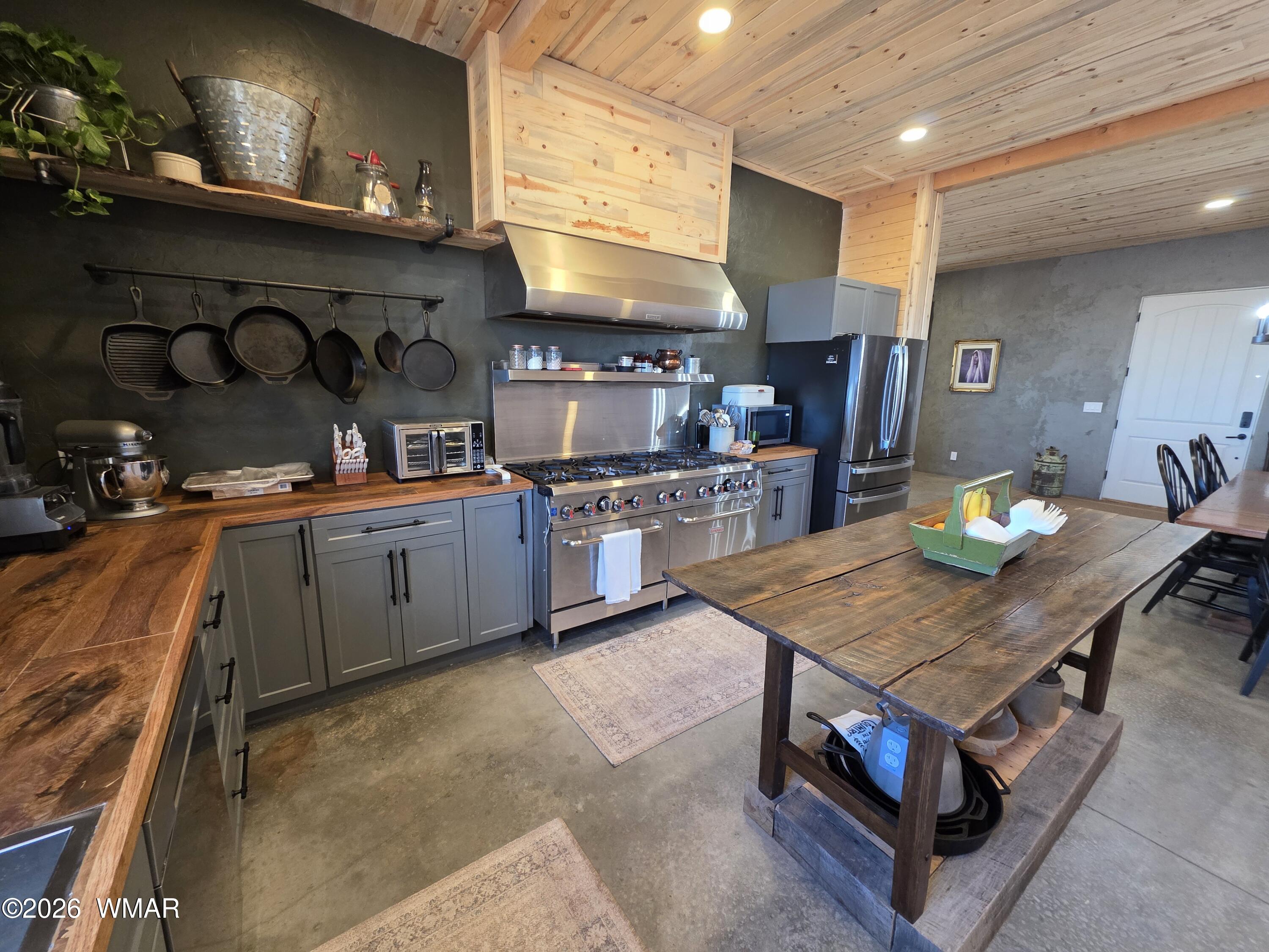 5057 Churchill Road Snowflake, AZ 85937 - Photo 22 of 115 a kitchen with stainless steel appliances granite countertop a sink dishwasher stove refrigerator and cabinets