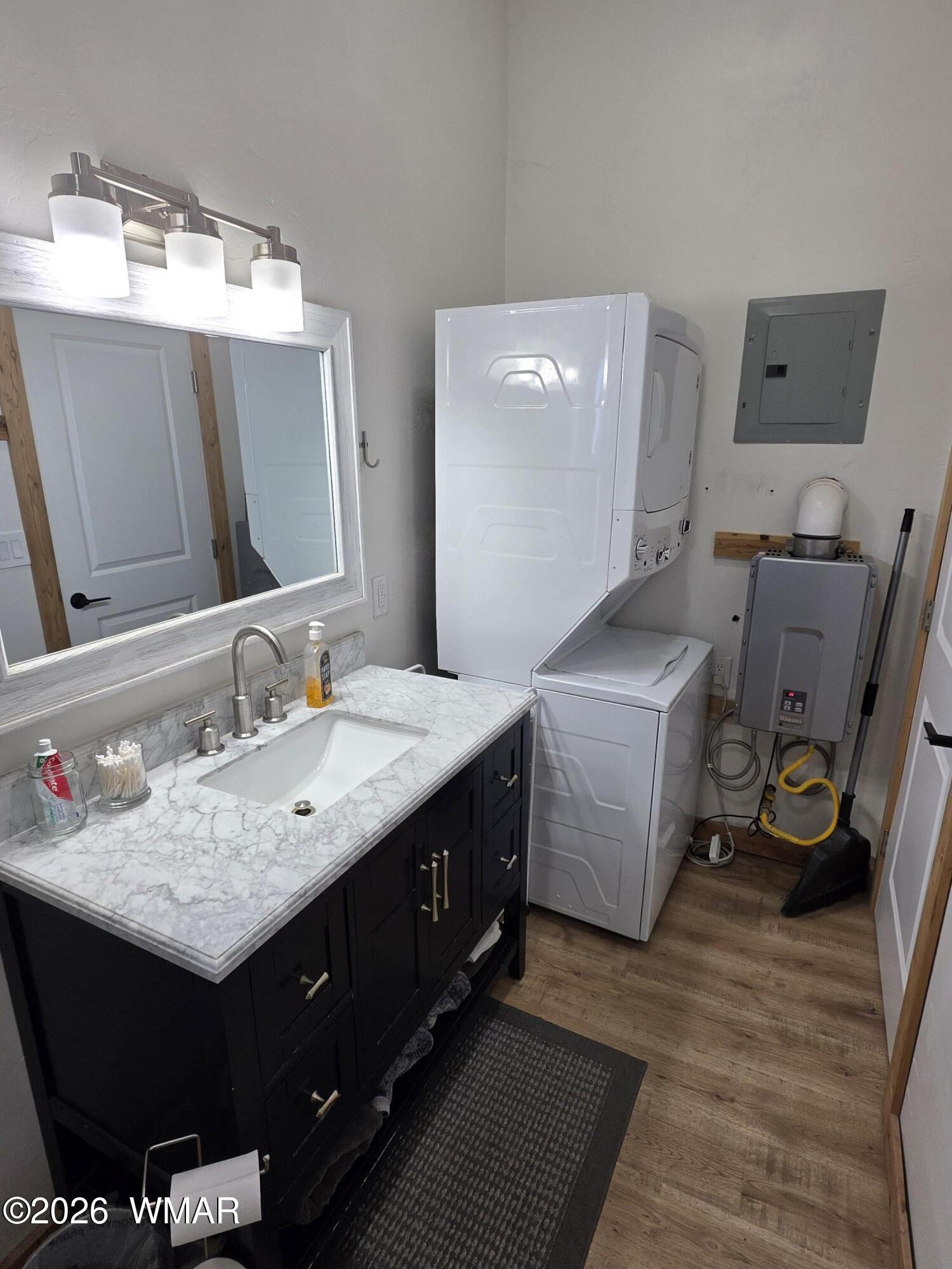 5057 Churchill Road Snowflake, AZ 85937 - Photo 75 of 115 a bathroom with a sink and a mirror