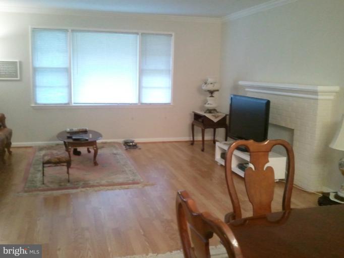 7416 Bath Street Springfield, VA 22150 - Photo 14 of 23 Living Room