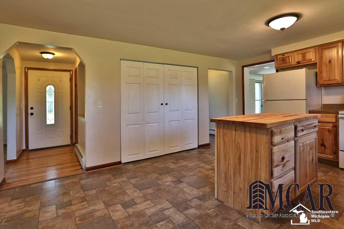 13240 Carleton West Road Carleton, MI 48117 - Photo 11 of 19 21459457-10.JPG