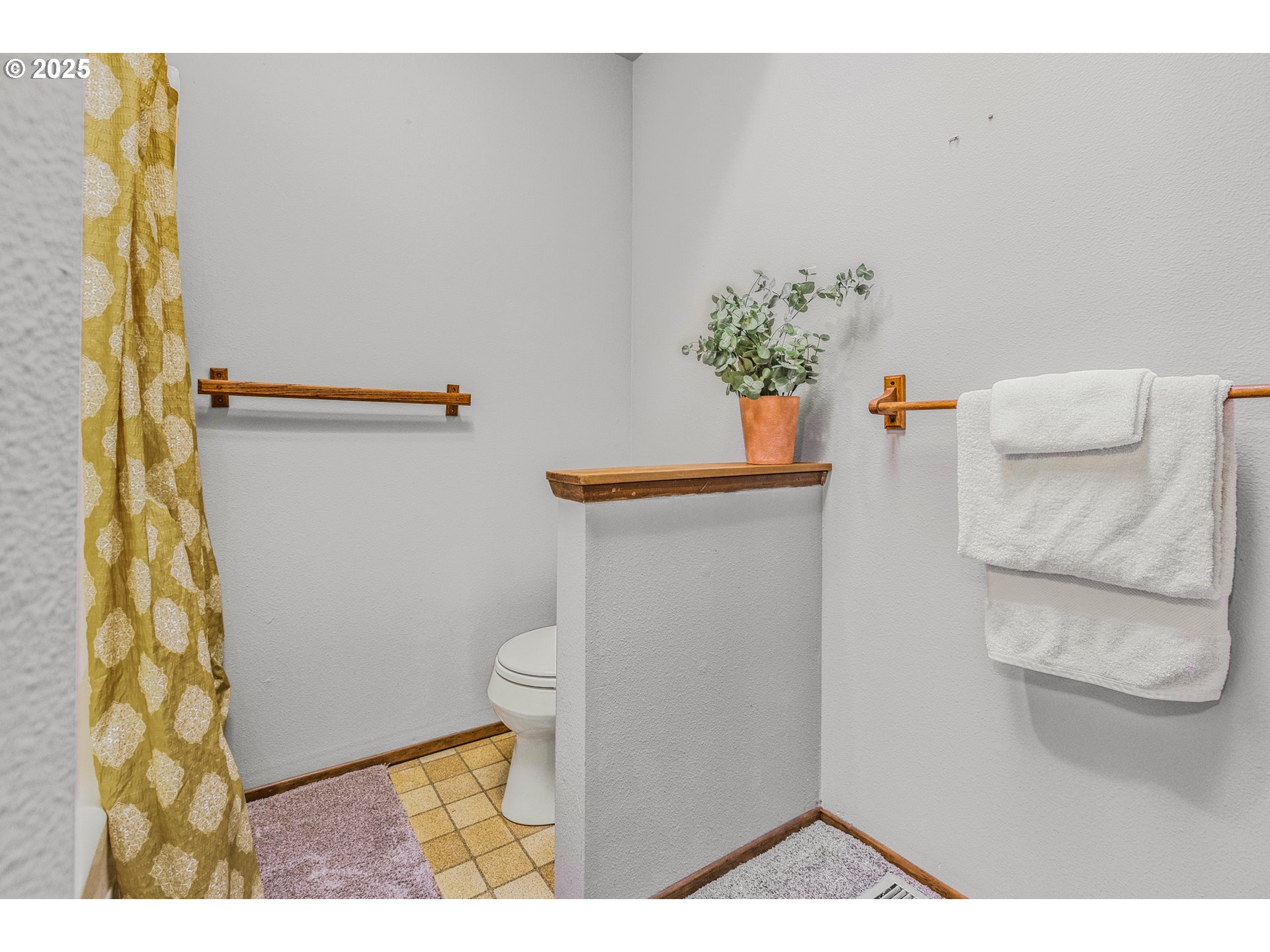 2641 Northwest Crocker Lane Albany, OR 97321 - Photo 32 of 47 a potted plant sitting on top of a sink