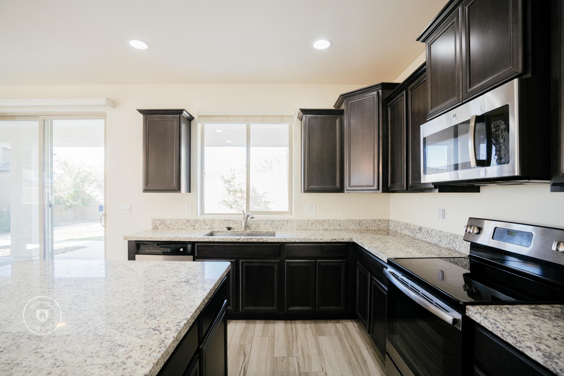 13260 West Rowel Road Peoria, AZ 85383 - Photo 8 of 30 photo_08