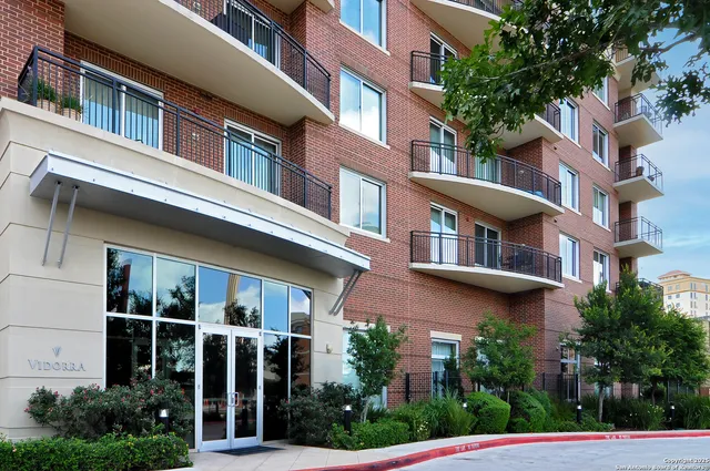 $375,000 | 215 Center Street, Unit 206, San Antonio, TX 78202