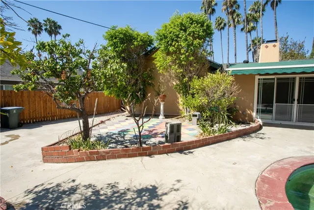 a view of a backyard with plants