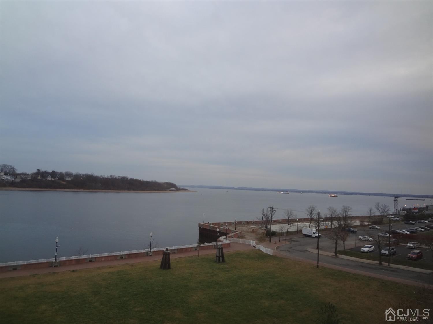 358 Rector Street, Unit 511 Perth Amboy, NJ 08861 - Photo 22 of 29 a view of a lake with houses