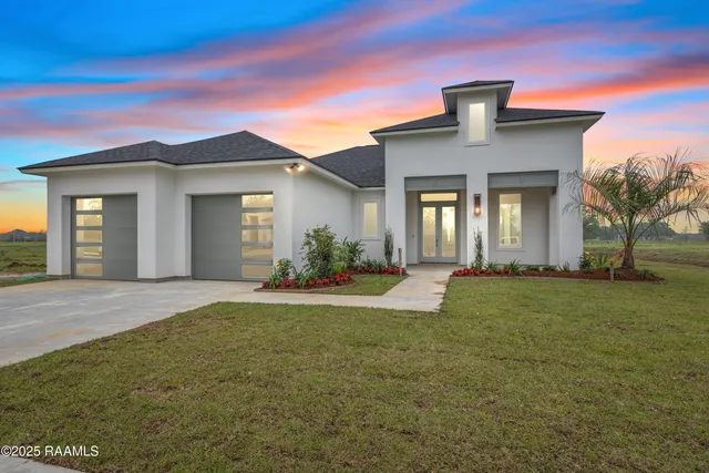 $518,540 | 104 Cypress Lk Drive, Youngsville, LA 70592