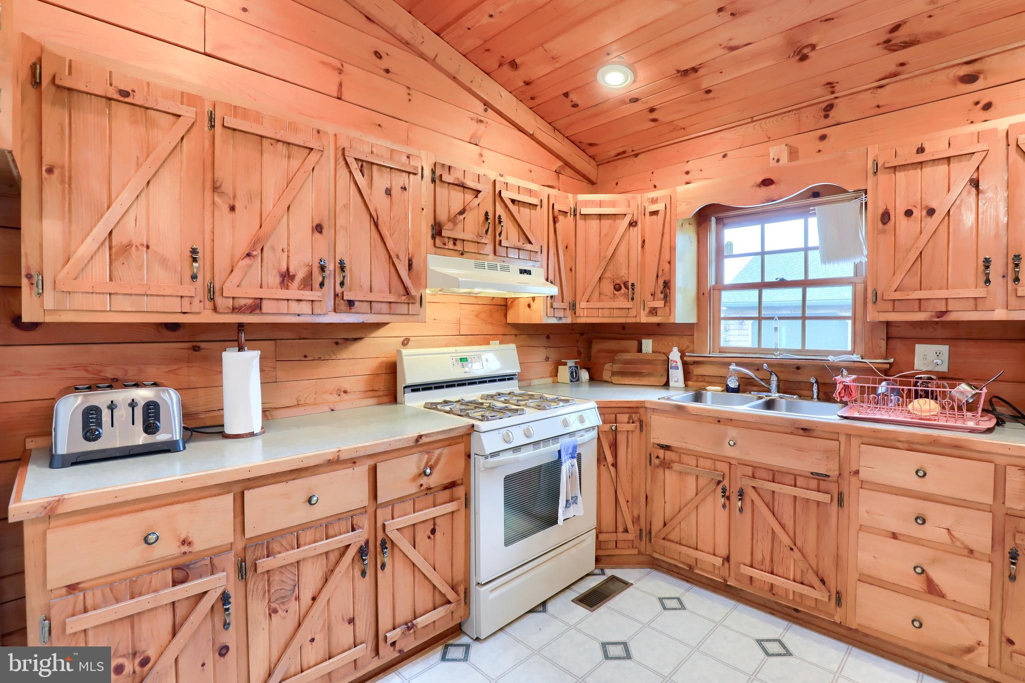 1139 East Meadow Road Manheim, PA 17545 - Photo 10 of 35 Gallery Image 10