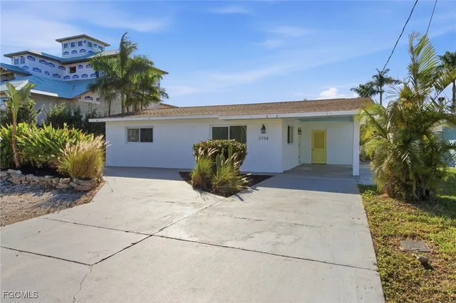 $749,000 | 2754 Shoreview Drive, Naples, FL 34112