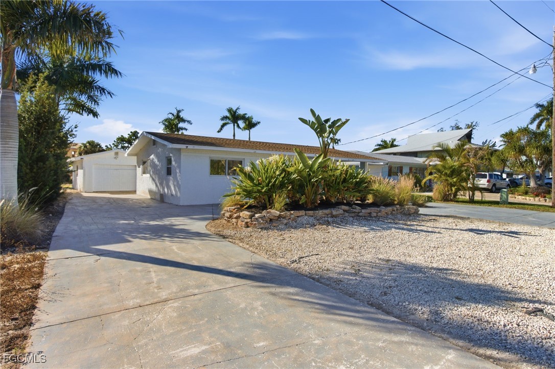 2754 Shoreview Drive Naples, FL 34112 - Photo 4 of 18 a view of outdoor space and yard
