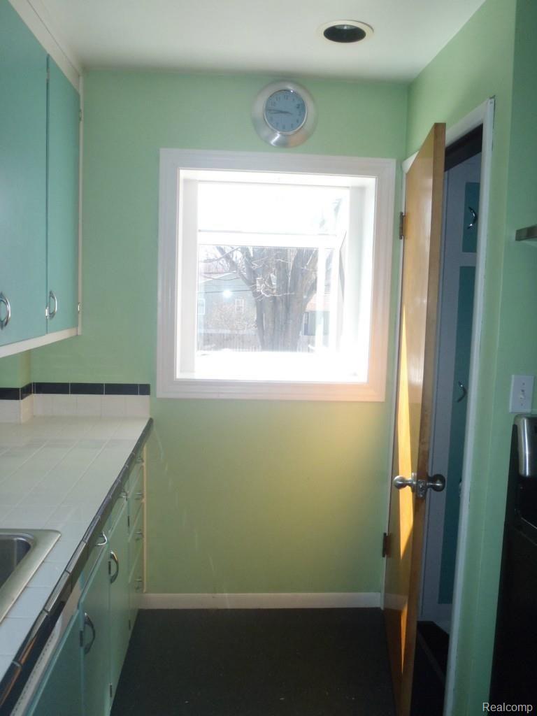 3734 South Crooks Road South Rochester, MI 48309 - Photo 11 of 30 TILED COUNTER
