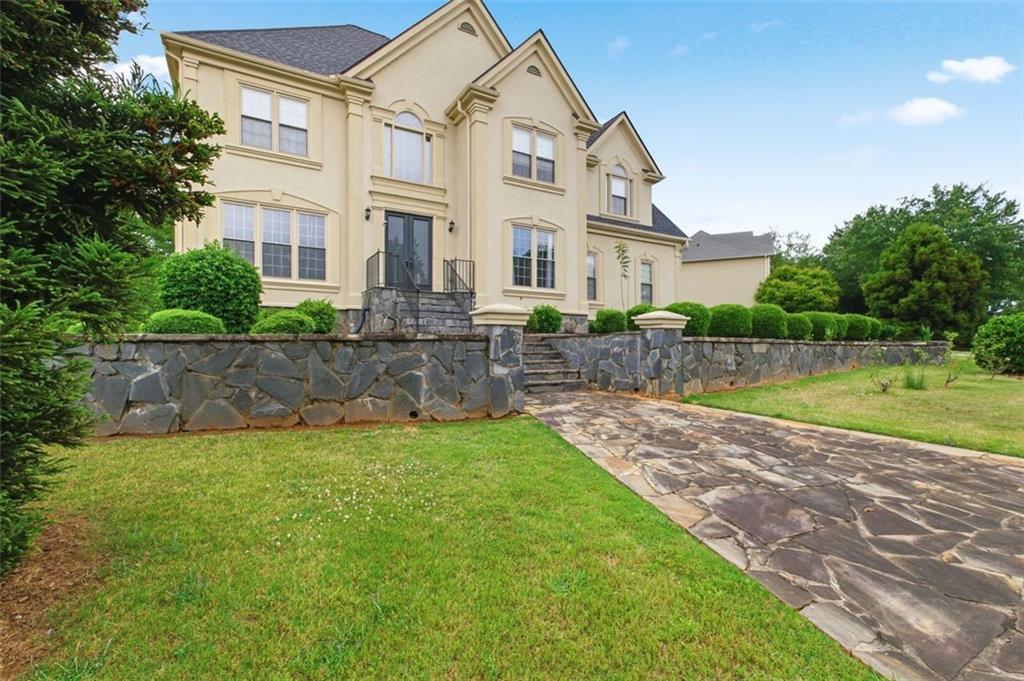 253 Chestnut Lake Way Southwest Lilburn, GA 30047 - Photo 3 of 38