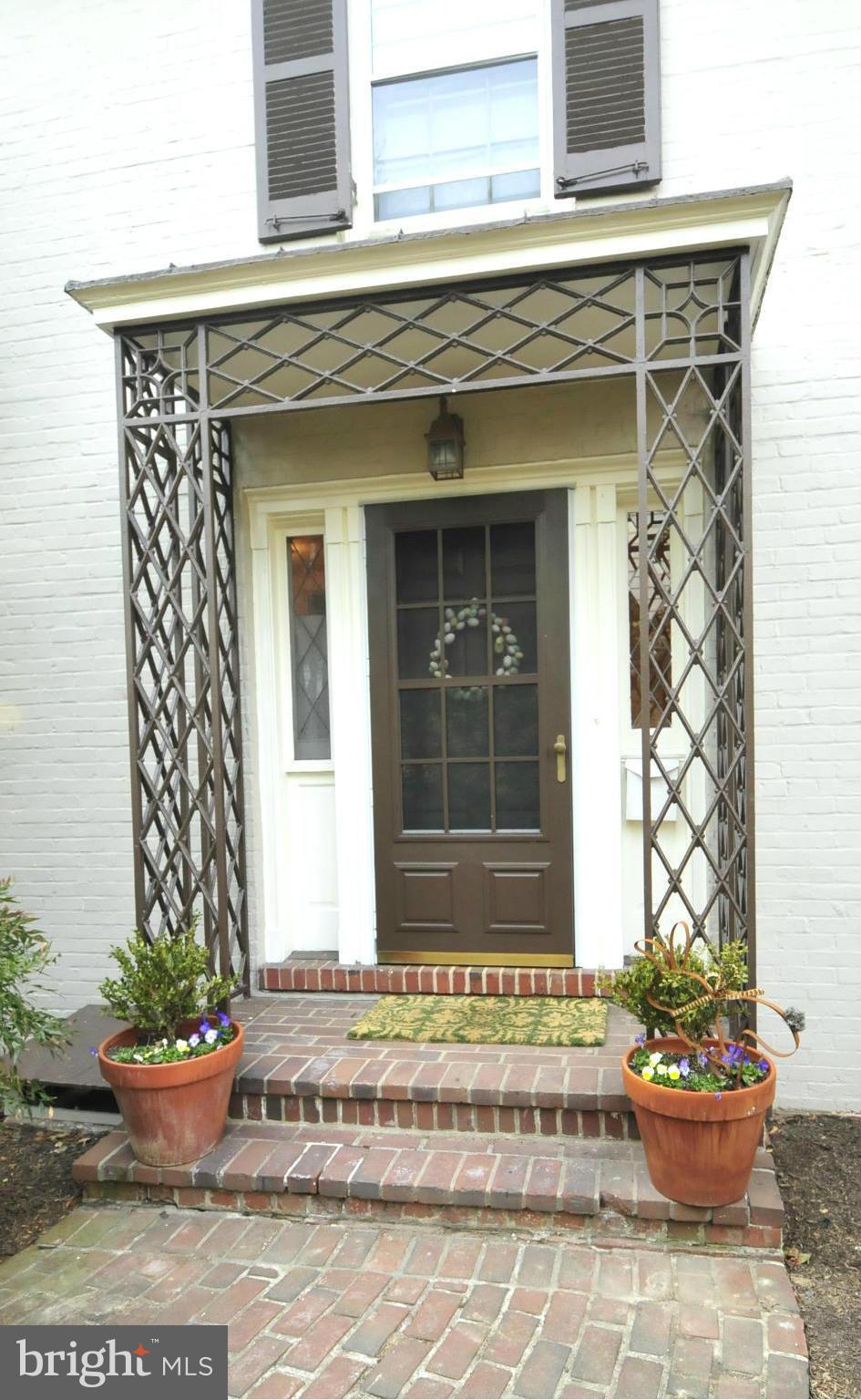 5407 Springlake Way Baltimore, MD 21212 - Photo 3 of 30 Front entry