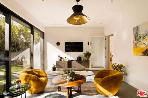 $4,050,000 | 157 South Lucerne Boulevard, Los Angeles, CA 90004
