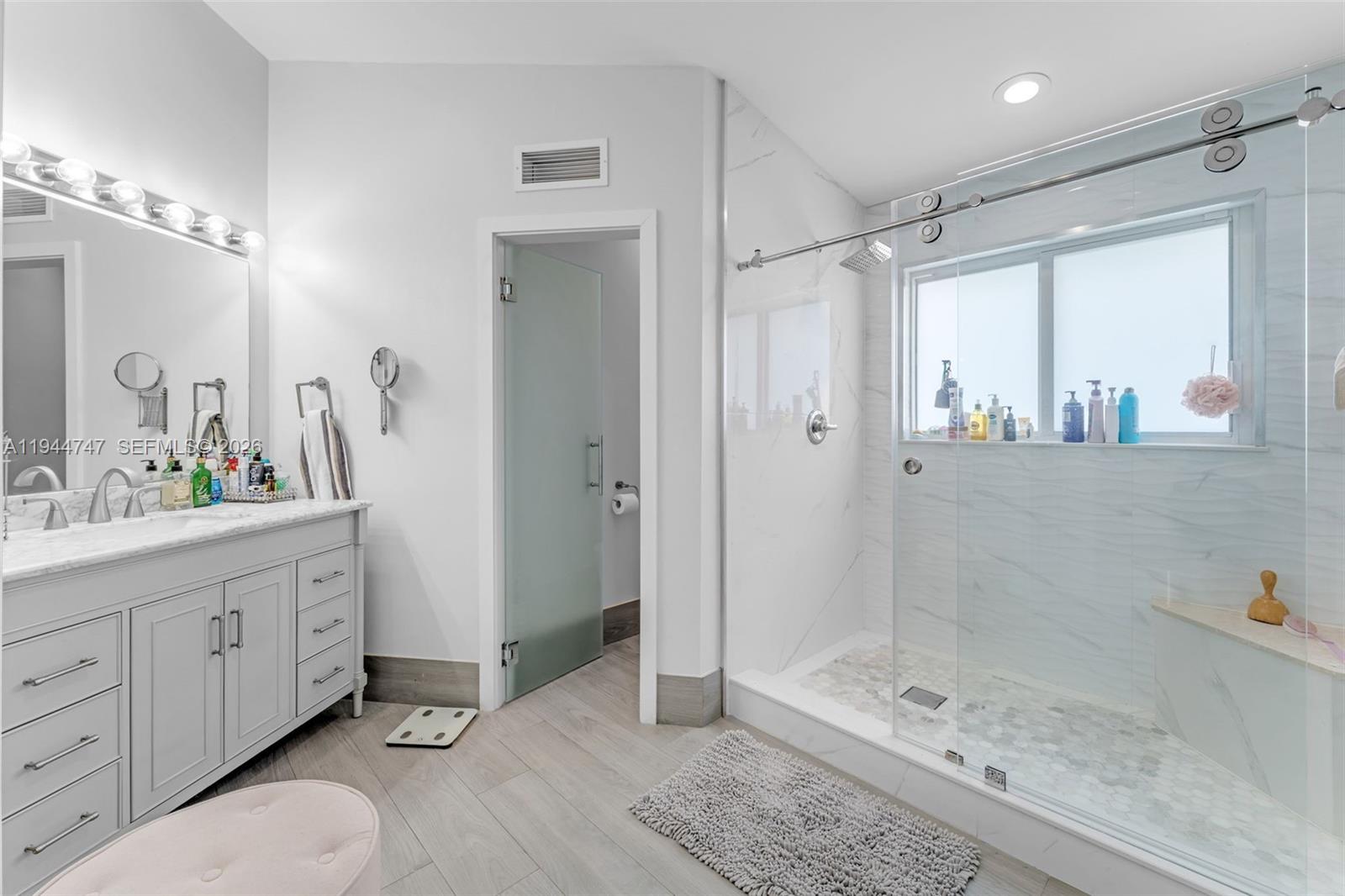 4241 Southwest 154th Place Miami, FL 33185 - Photo 15 of 31