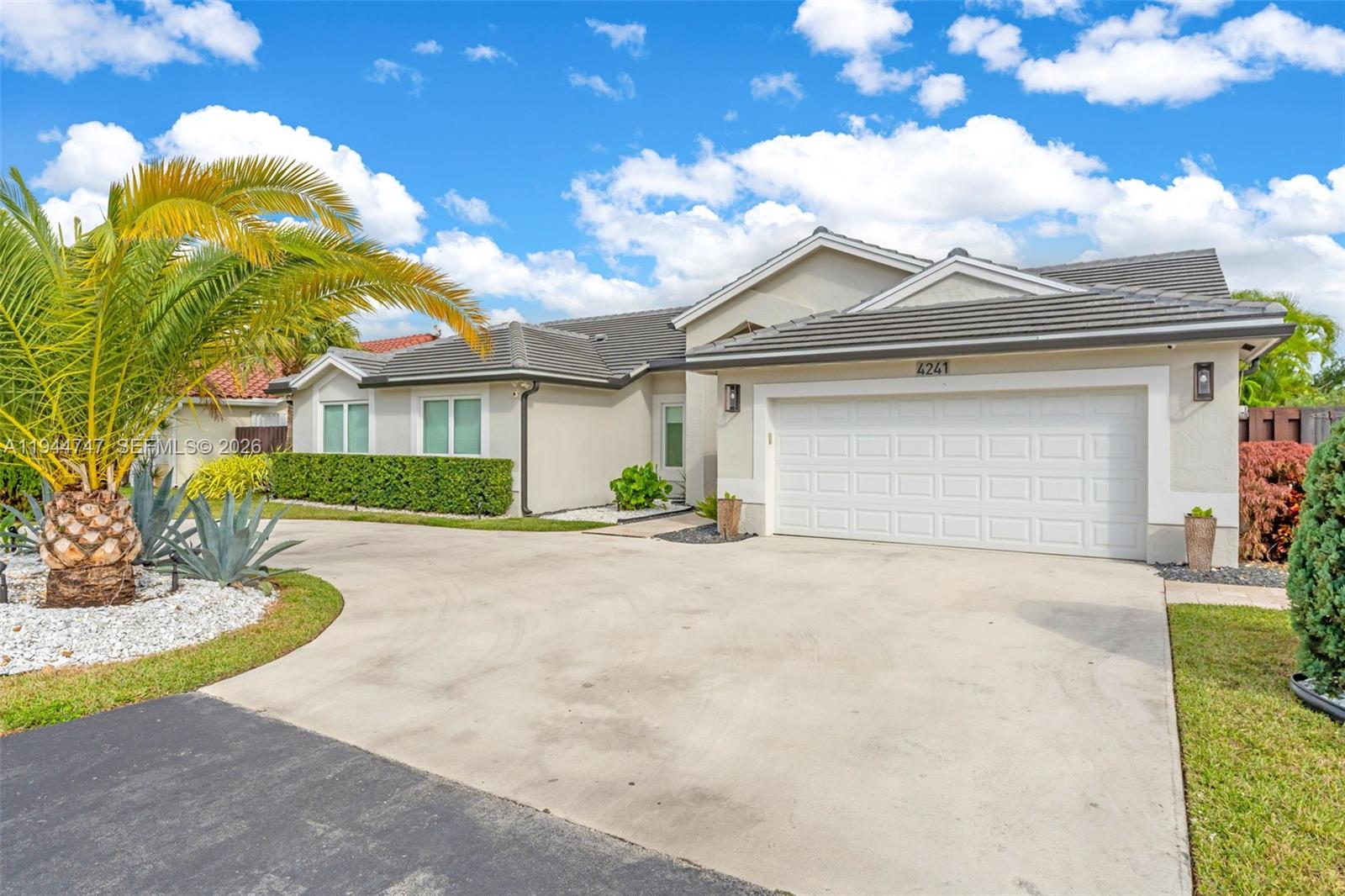 4241 Southwest 154th Place Miami, FL 33185 - Photo 2 of 31