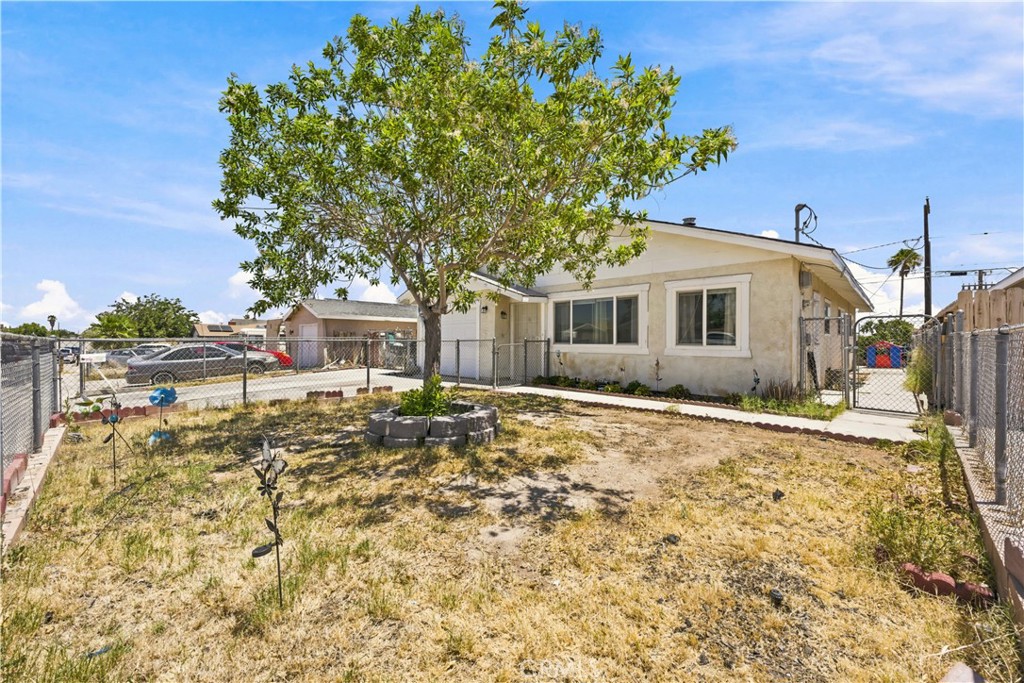 1120 South Yorktown Street Ridgecrest, CA 93555 - Photo 5 of 44