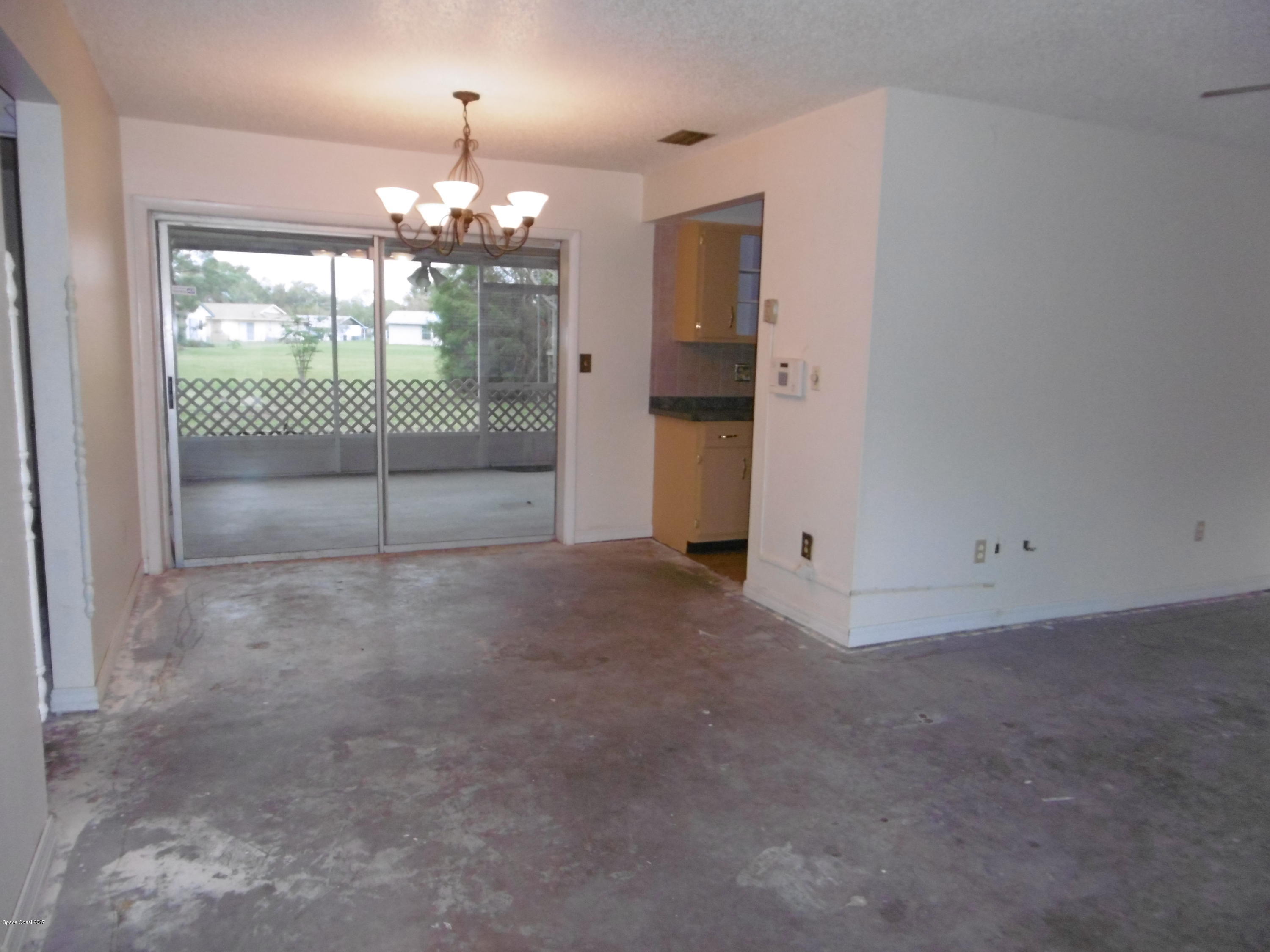 1340 Creel Road Northeast Palm Bay, FL 32905 - Photo 3 of 18 Dining Area