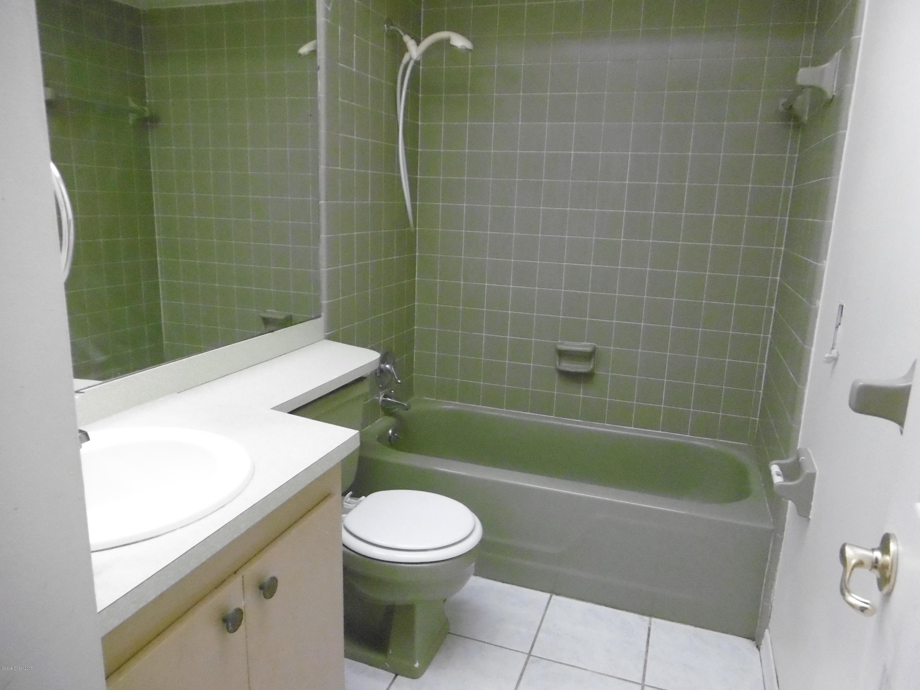 1340 Creel Road Northeast Palm Bay, FL 32905 - Photo 5 of 18 Hall Bathroom