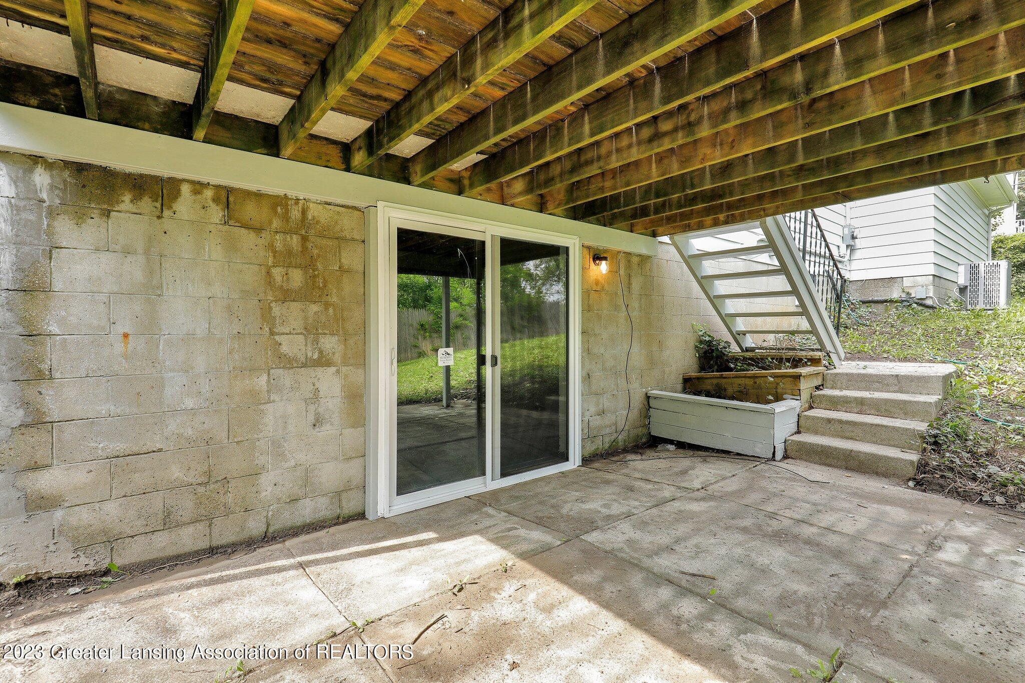 900 West Cavanaugh Road Lansing, MI 48910 - Photo 28 of 32 27-web-or-mls-Open Ended Media-26