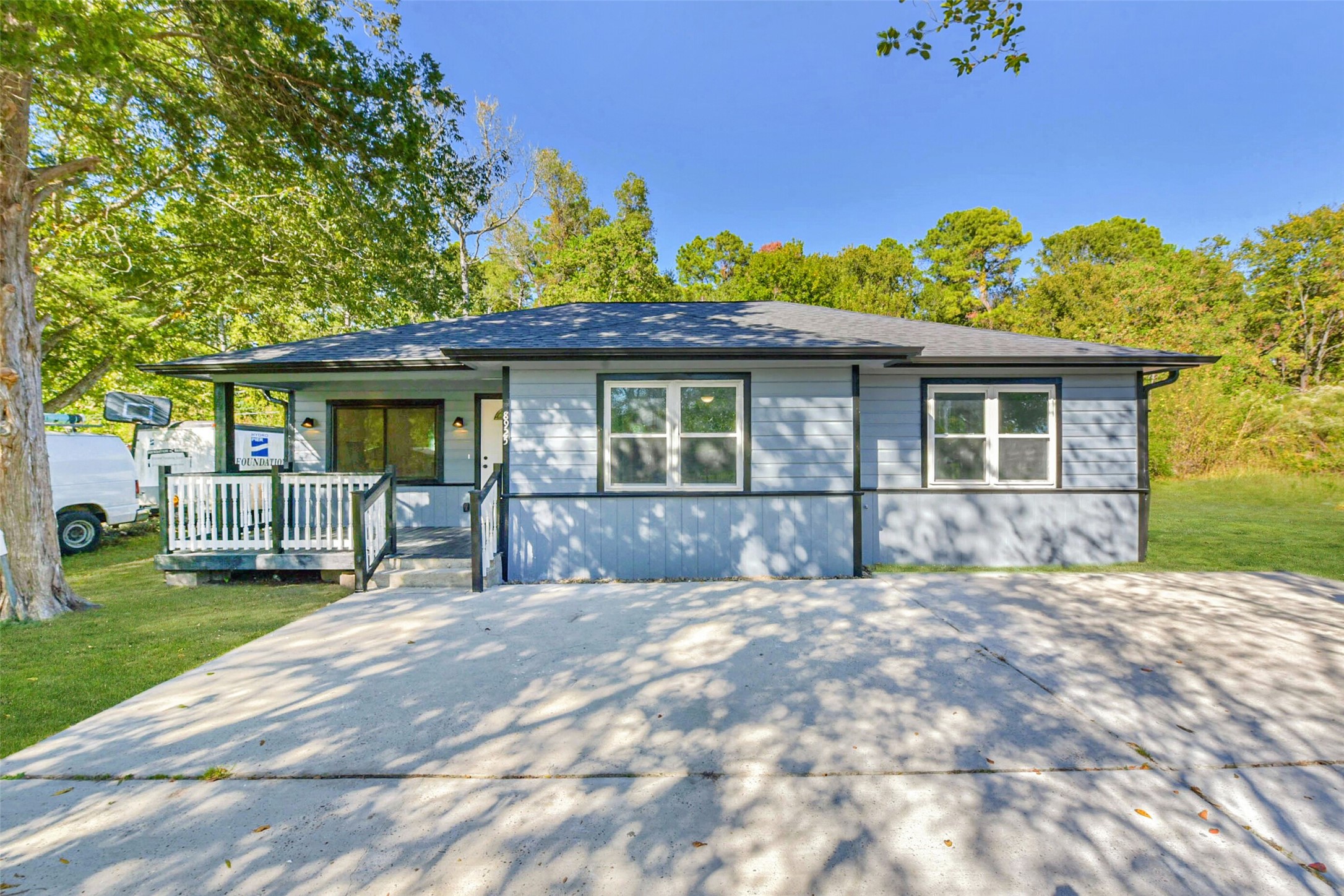 8925 Everglade Drive Houston, TX 77078 - Photo 2 of 31 a front view of a house with a yard