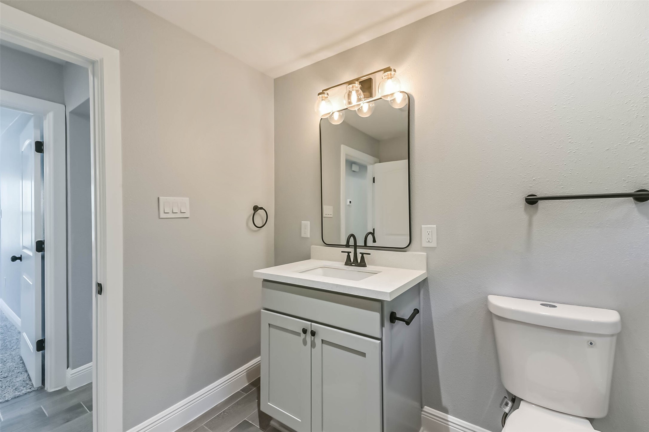8925 Everglade Drive Houston, TX 77078 - Photo 24 of 31 a bathroom with a sink a toilet and mirror