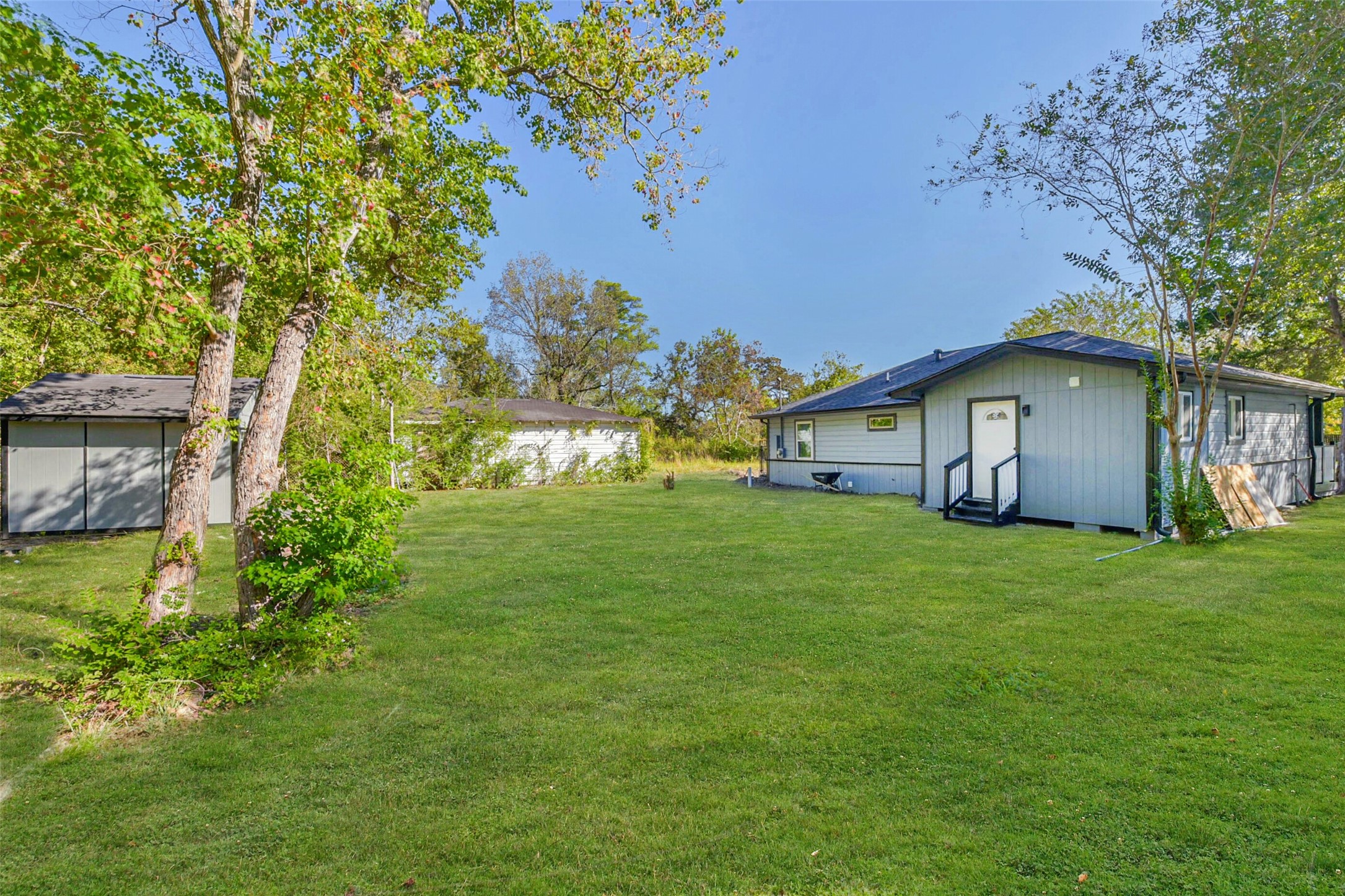 8925 Everglade Drive Houston, TX 77078 - Photo 30 of 31 a house is sitting in middle od the grass