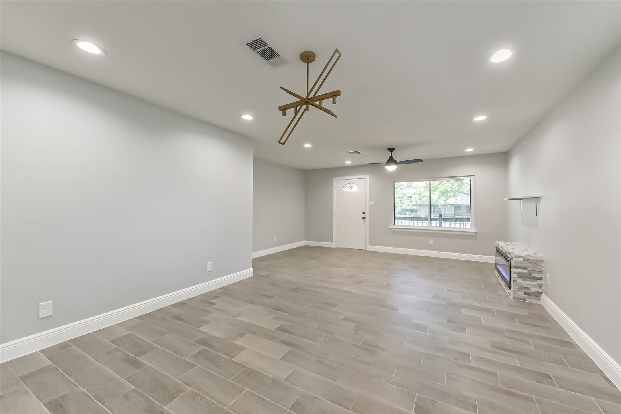 8925 Everglade Drive Houston, TX 77078 - Photo 6 of 31 an empty room with windows and fan