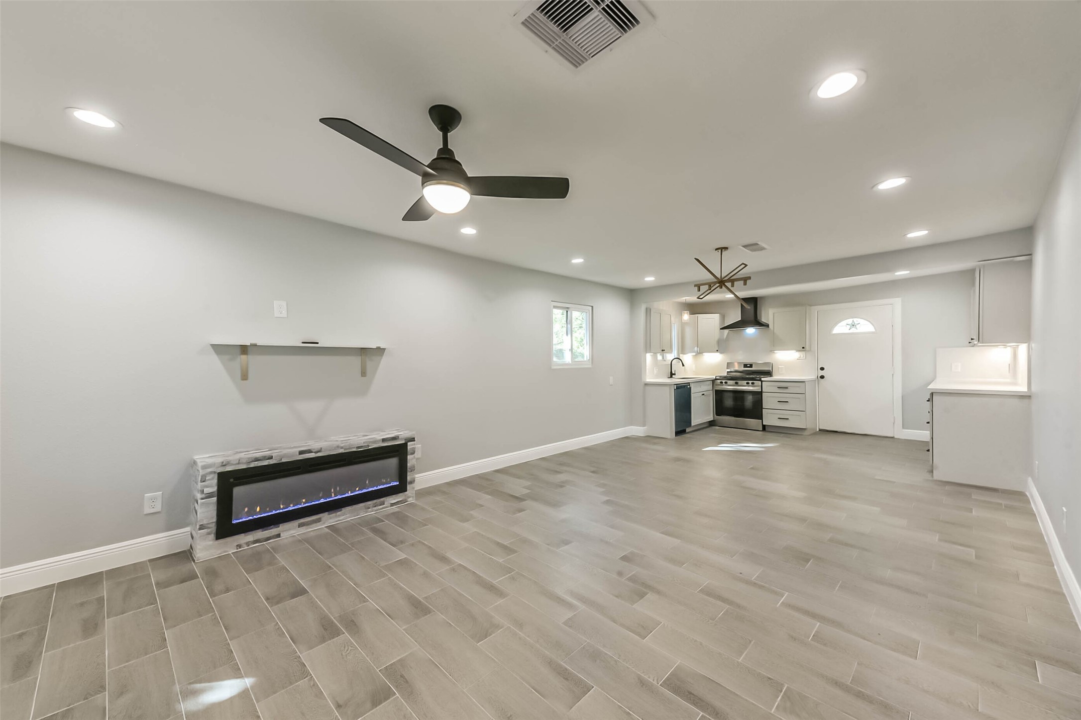 8925 Everglade Drive Houston, TX 77078 - Photo 9 of 31 an empty room with a empty space and wooden floor