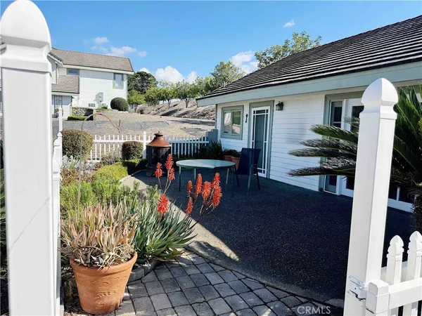 $1,975 | 10495 Quail Springs Road, Fallbrook, CA 92028