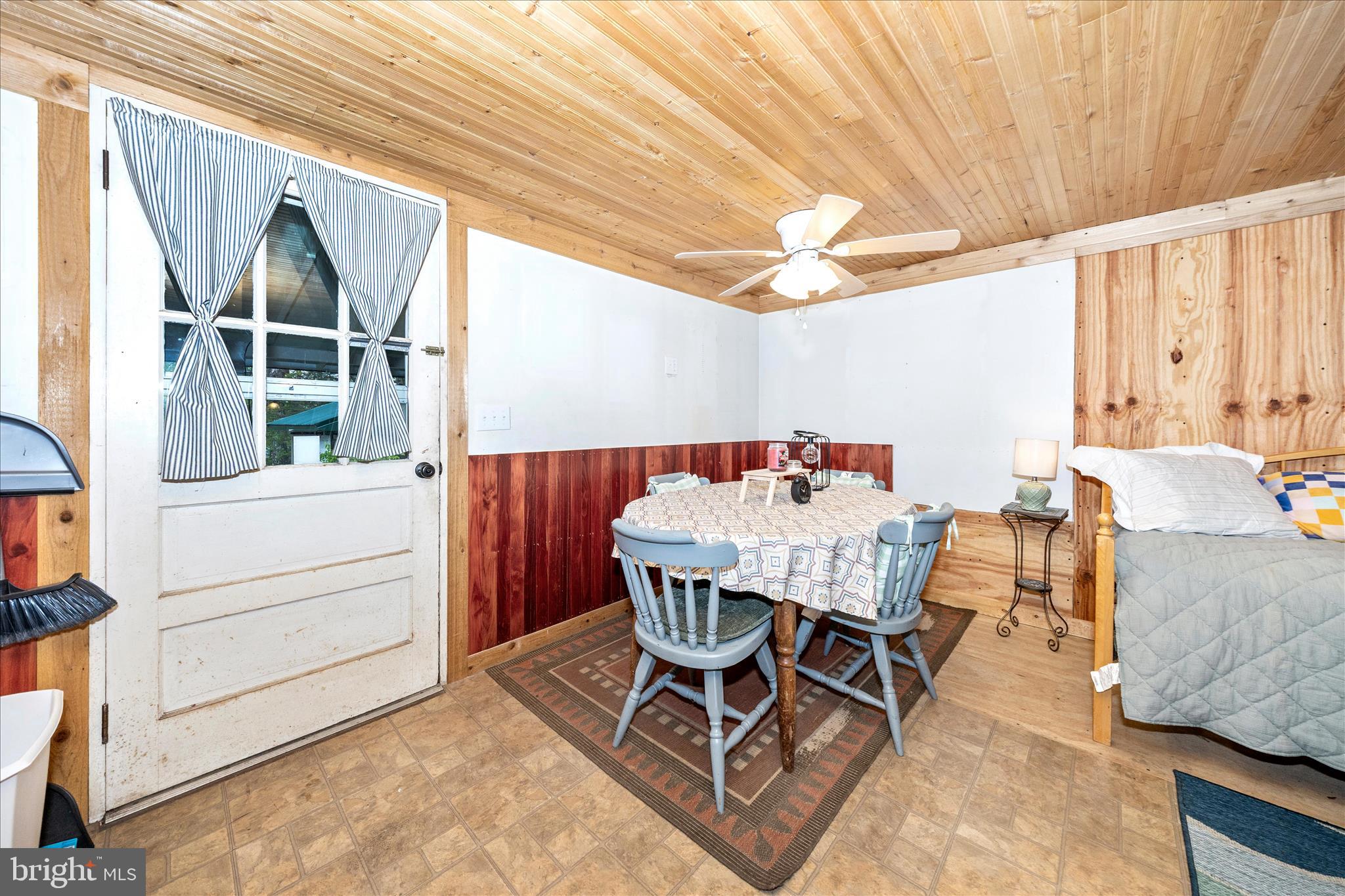 915 Center Square Road Blain, PA 17006 - Photo 17 of 49 Dining