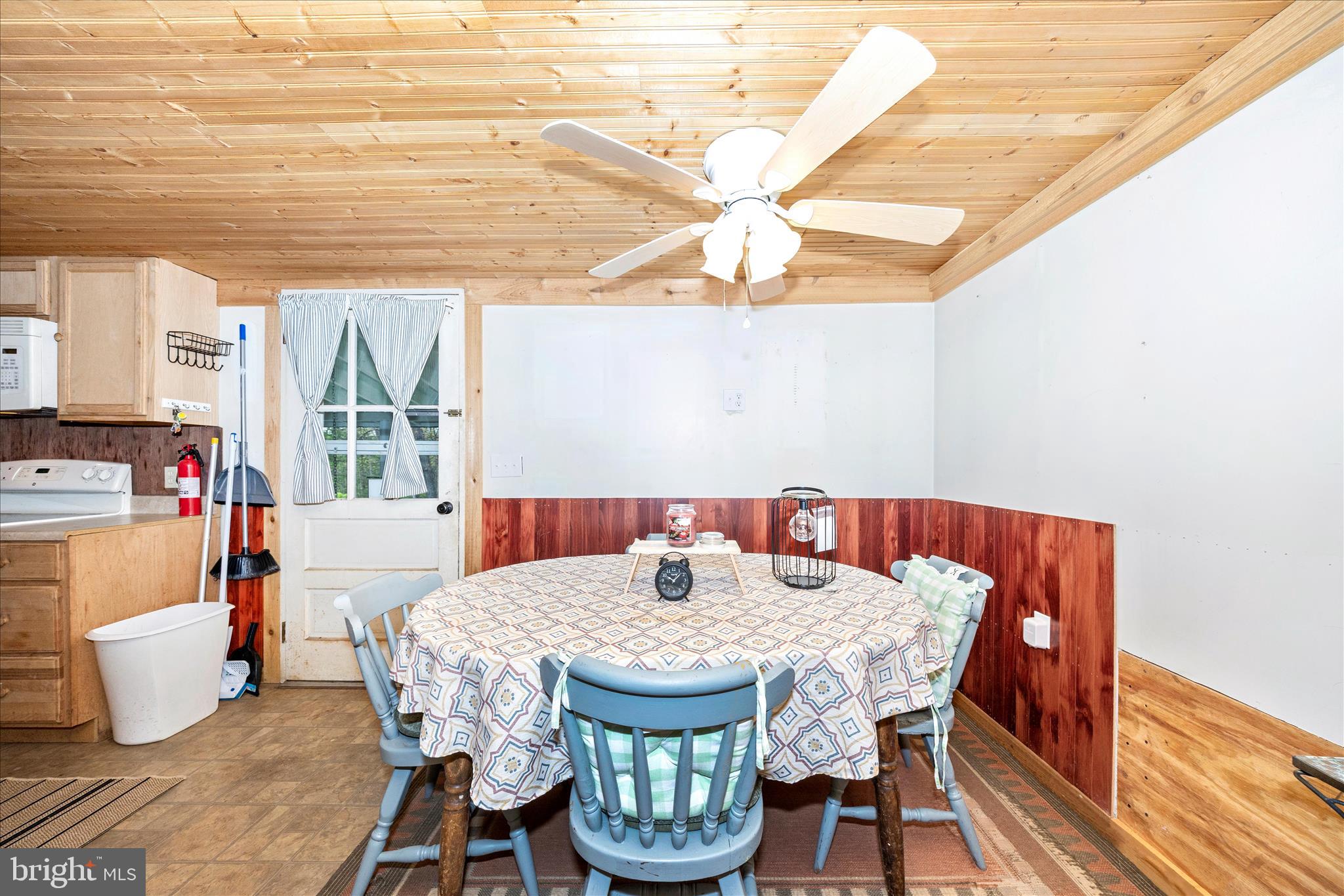915 Center Square Road Blain, PA 17006 - Photo 18 of 49 Dining