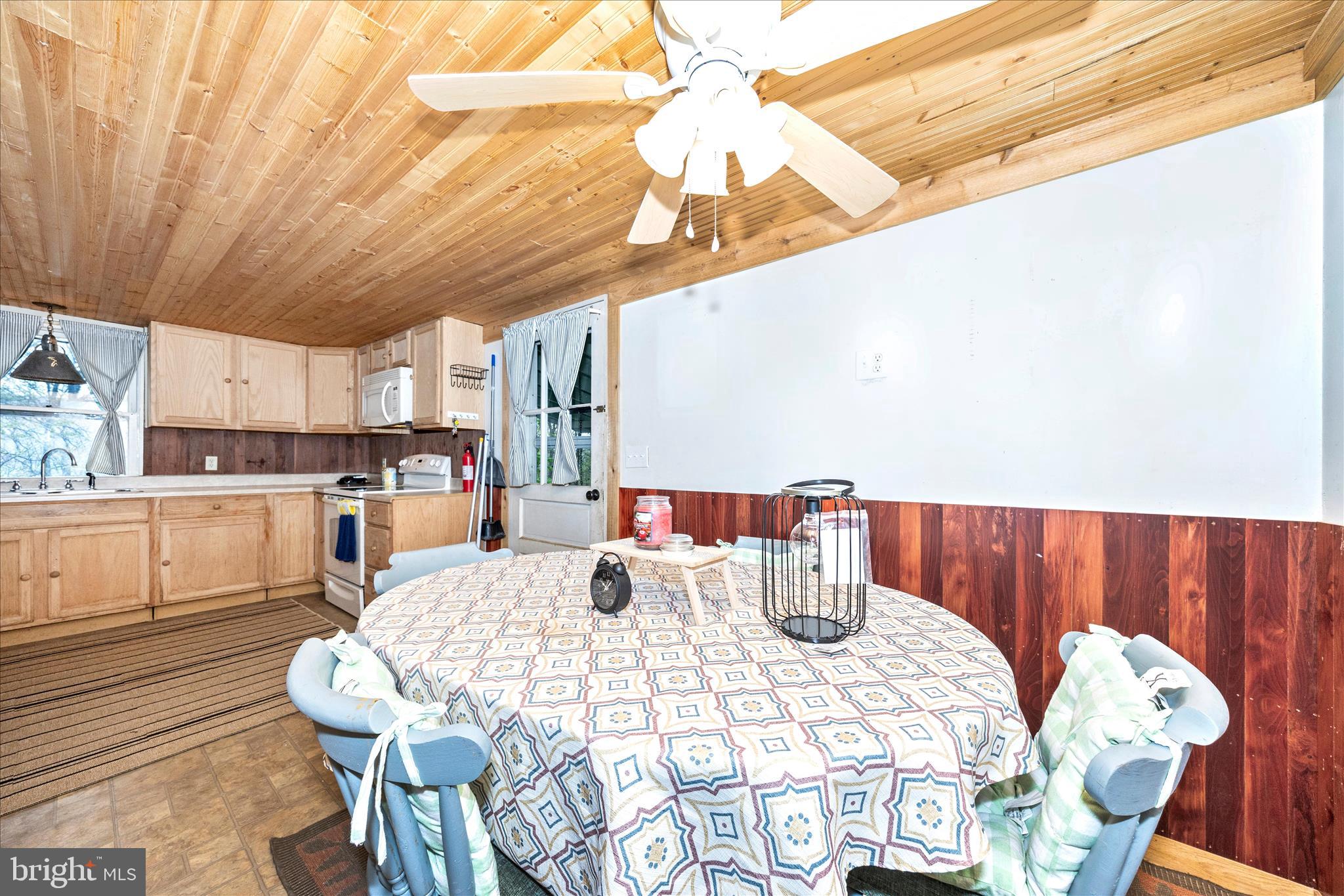 915 Center Square Road Blain, PA 17006 - Photo 19 of 49 Dining