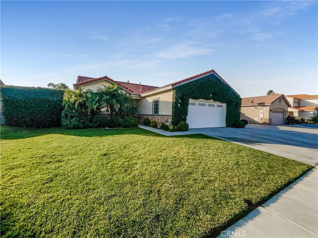 3429 Catalina Avenue Hemet, CA 92545 - Photo 14 of 20 a front view of a house with a yard