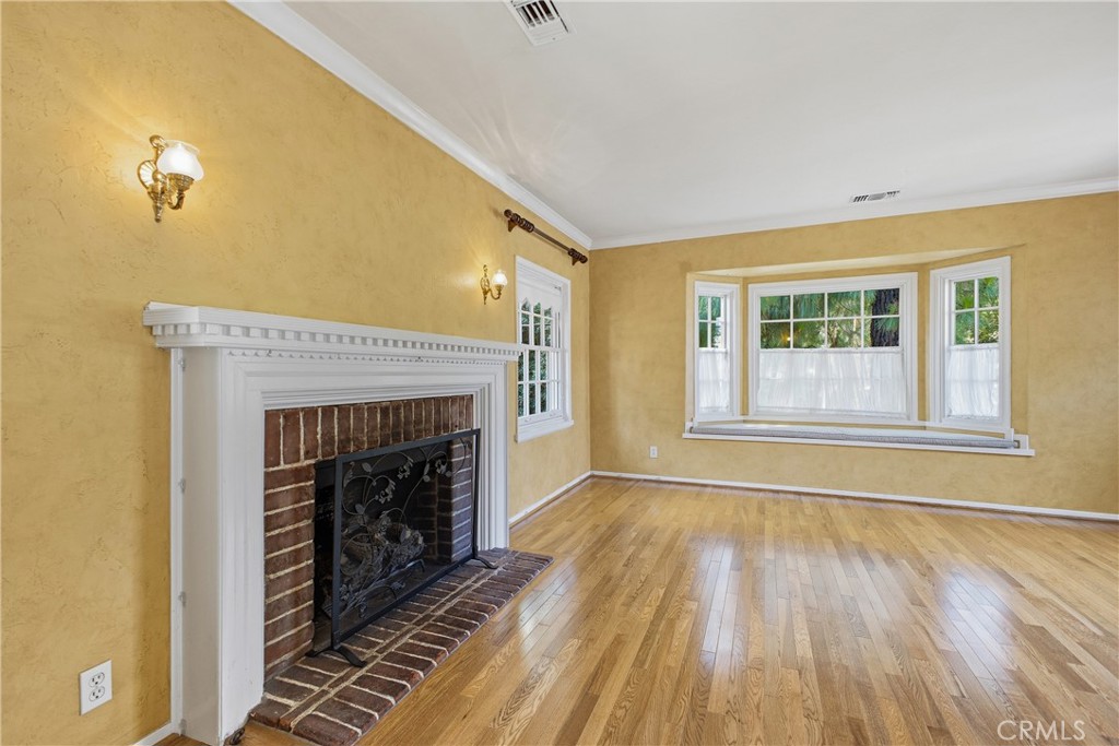 541 East Woodbury Road Altadena, CA 91001 - Photo 11 of 47