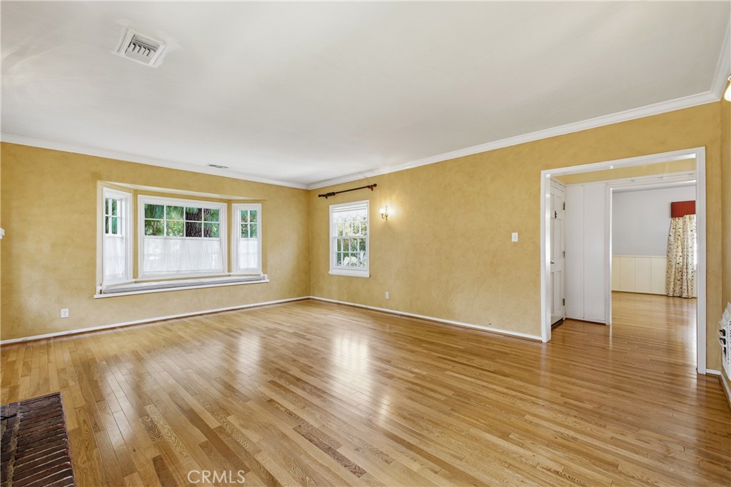 541 East Woodbury Road Altadena, CA 91001 - Photo 12 of 47